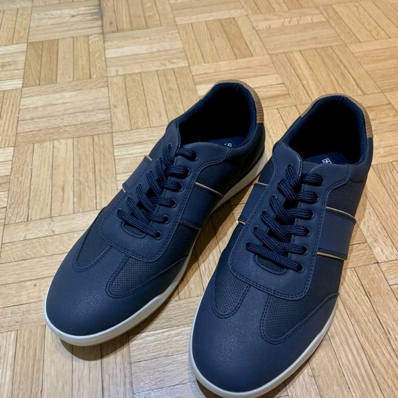 Sport Sneakers - New in Box - Picture 2 of 8